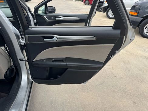 Used 2018 Ford Fusion S image 32