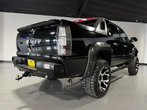 Used 2013 Chevrolet Avalanche LTZ AWD/4WD image 7