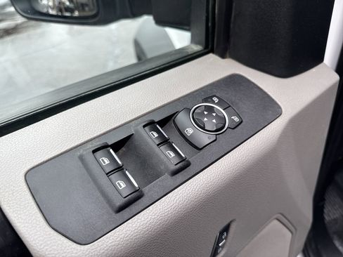 Used 2017 Ford F550 2WD Crew Cab Super Duty image 15