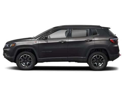 Used 2025 Jeep Compass Trailhawk AWD/4WD image 3