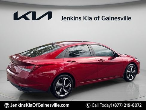 Used 2023 Hyundai Elantra SEL w/ Convenience Package FWD image 3