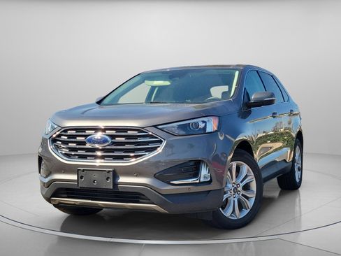 Used 2023 Ford Edge Titanium image 2