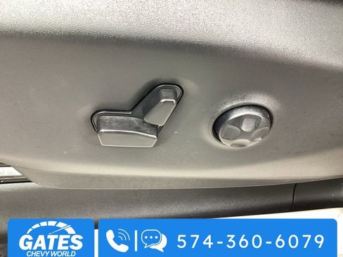 Used 2024 Chrysler Pacifica Select image 16