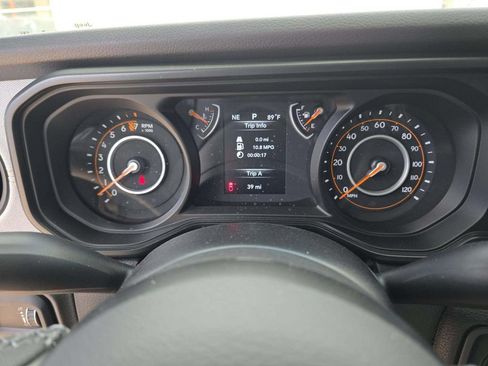 Used 2025 Jeep Gladiator Sport AWD/4WD image 3