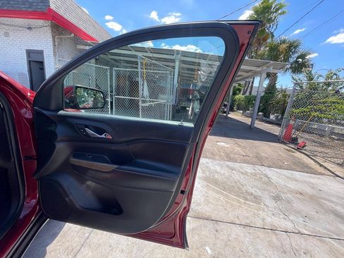 Used 2018 GMC Acadia SLE AWD/4WD image 16