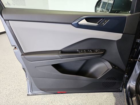 Certified 2023 Volkswagen Taos SE FWD image 15
