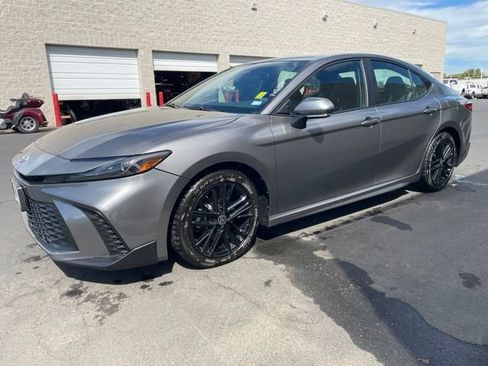 Used 2025 Toyota Camry SE FWD image 4