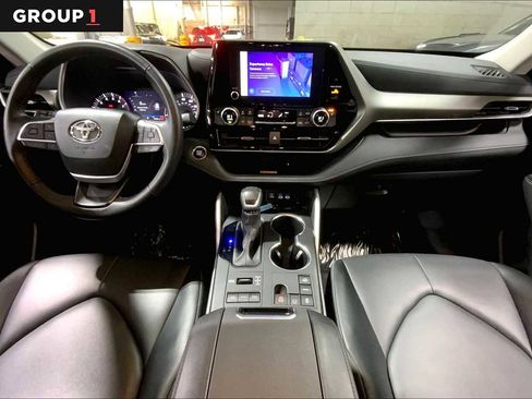 Used 2024 Toyota Highlander XLE image 15