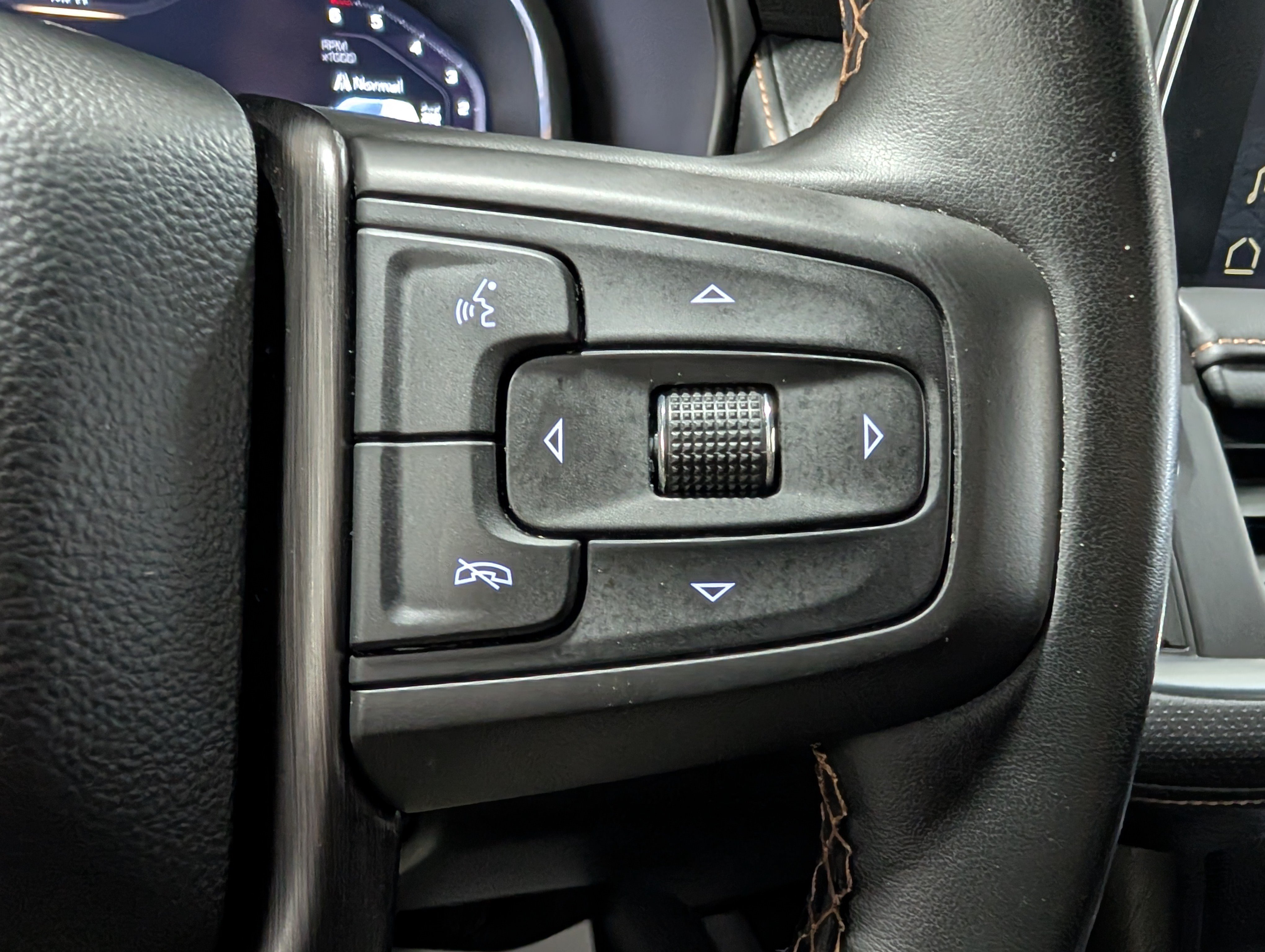 Used 2024 GMC Yukon AT4 w/ Technology Package AWD/4WD image 24