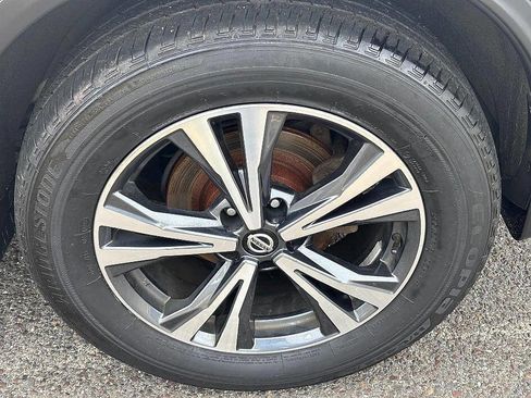 Used 2019 Nissan Rogue SV w/ Premium Package image 9