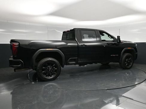 Used 2025 GMC Sierra 2500 AT4 AWD/4WD image 2