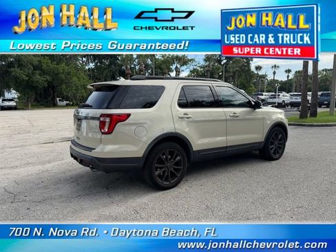 Used 2018 Ford Explorer XLT w/ Equipment Group 202A FWD image 10