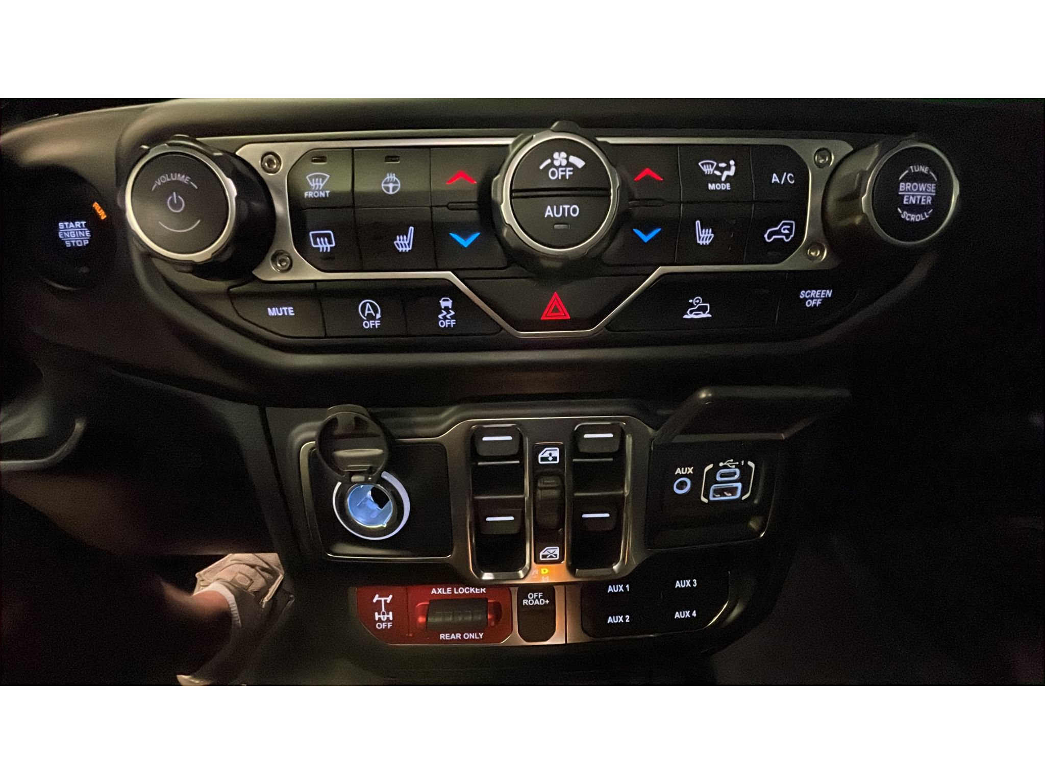 Used 2023 Jeep Gladiator Mojave w/ LED Lighting Group AWD/4WD image 14