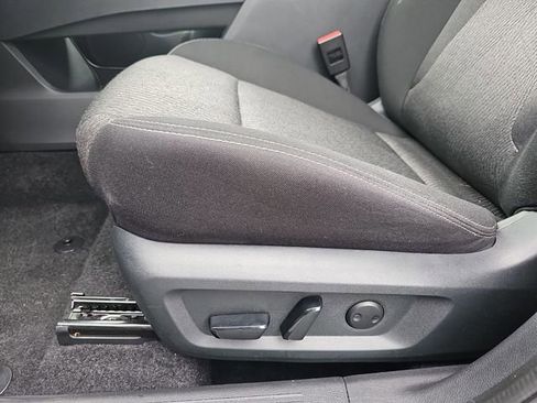 Used 2025 Nissan Rogue SV AWD/4WD image 19