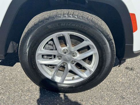 Certified 2023 Jeep Grand Cherokee L Laredo AWD/4WD image 9