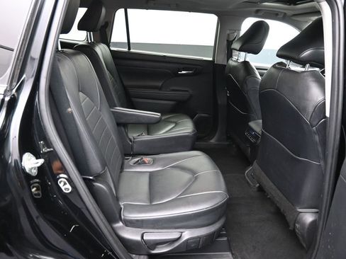 Certified 2020 Toyota Highlander XLE image 25