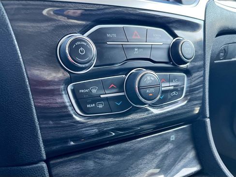 Used 2022 Chrysler 300 Touring w/ Sport Appearance Package RWD image 15