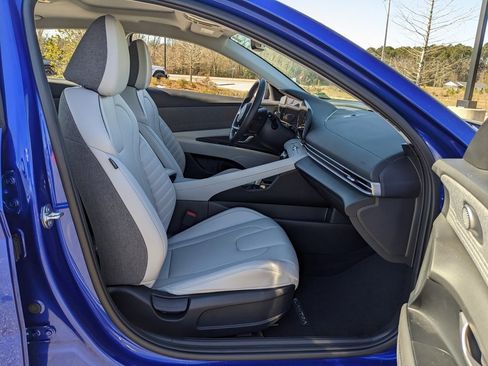 Used 2024 Hyundai Elantra Limited image 49