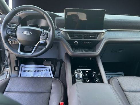 Used 2025 Ford Explorer Platinum image 10