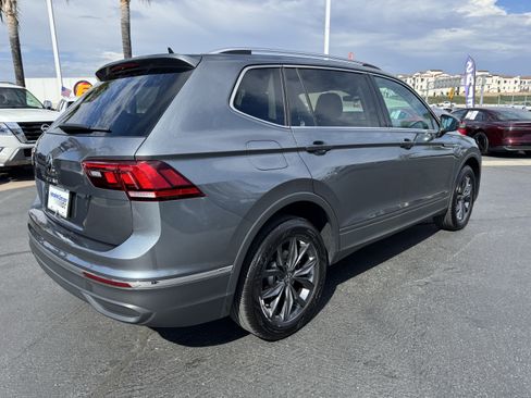 Certified 2023 Volkswagen Tiguan SE FWD image 13