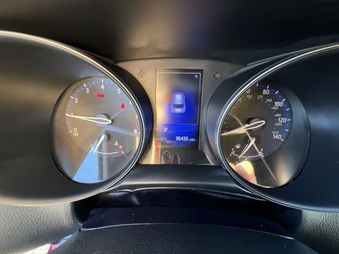 Used 2018 Toyota C-HR XLE image 17