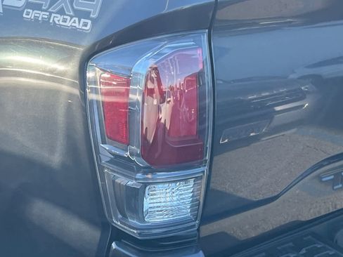 Used 2022 Toyota Tacoma TRD Off-Road image 20