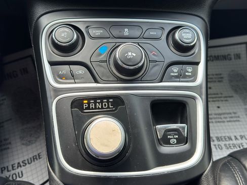 Used 2017 Chrysler 200 Limited Platinum image 24