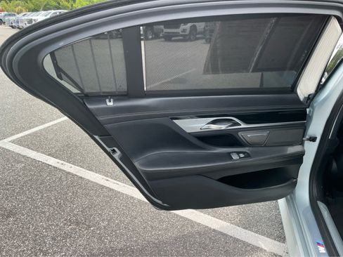 Used 2018 BMW 740i w/ M Sport Package RWD image 19
