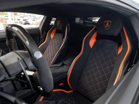 Used 2018 Lamborghini Aventador S image 13