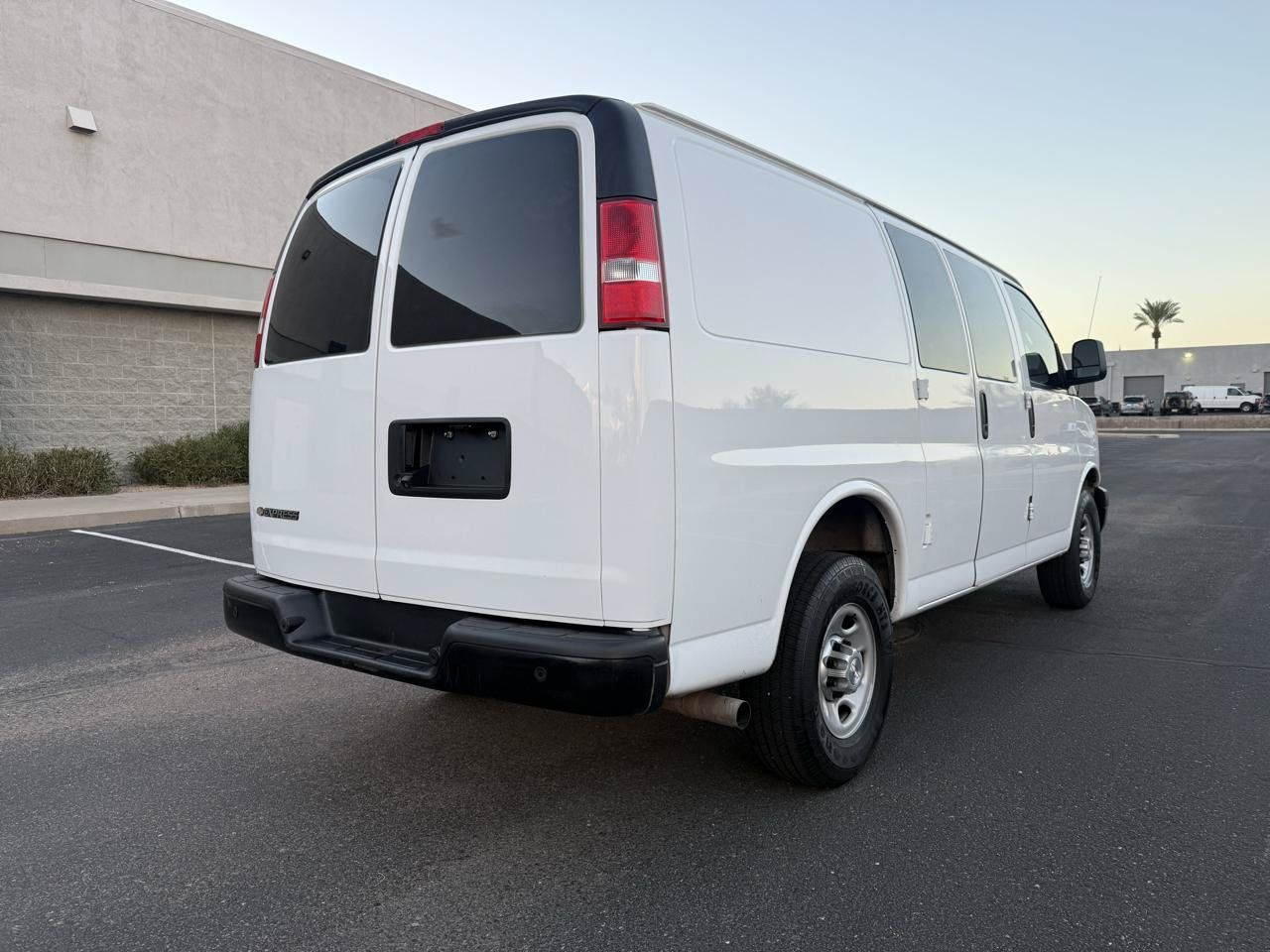 Used 2017 Chevrolet Express 2500 RWD image 3
