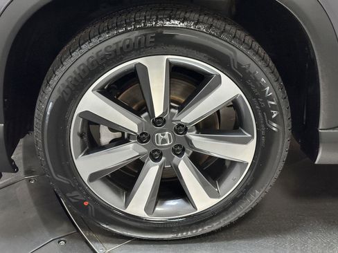 Certified 2024 Honda Pilot Touring image 18