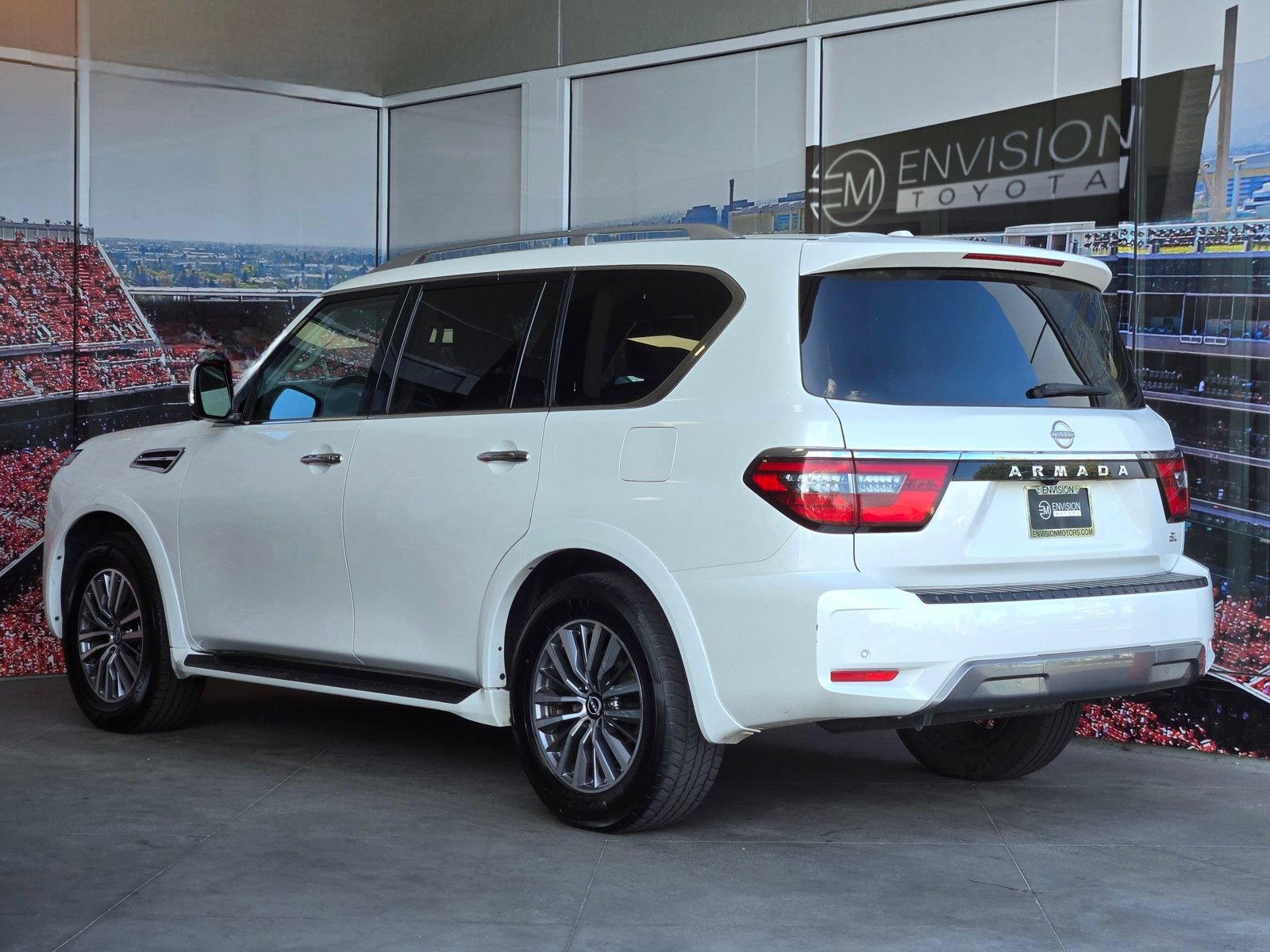 Used 2024 Nissan Armada SL w/ Captain's Chairs Package RWD image 6