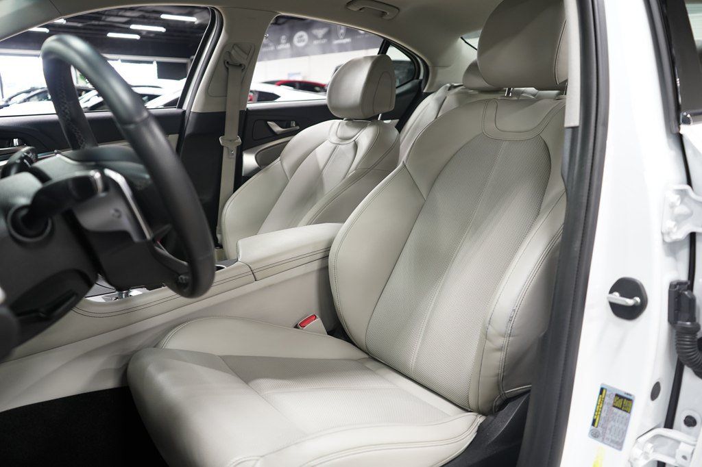 Used 2020 Genesis G70 2.0T RWD image 12