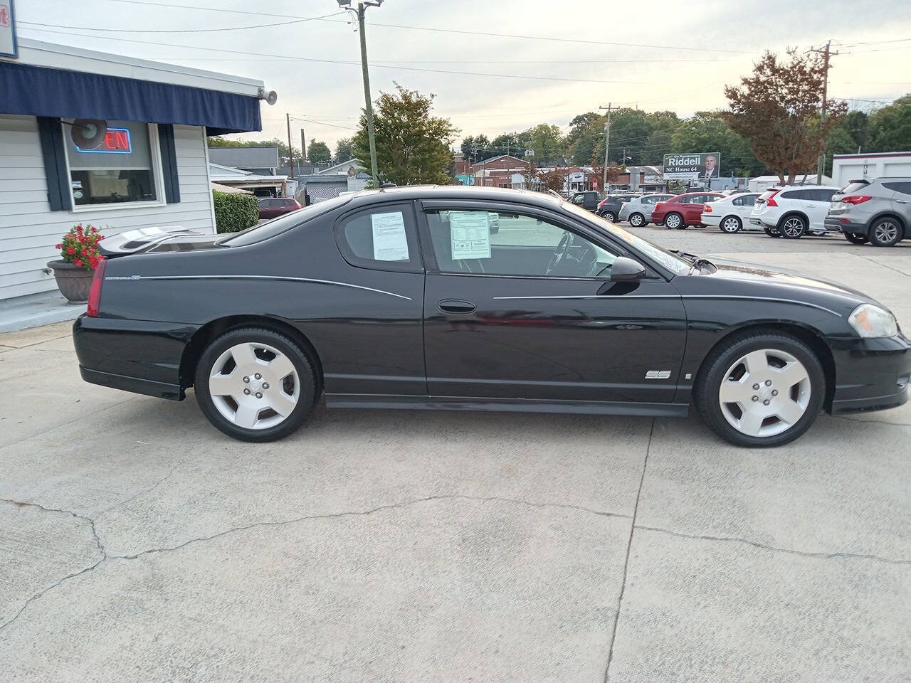 Used 2007 Chevrolet Monte Carlo SS w/ Silver Rally Stripe Package FWD image 5