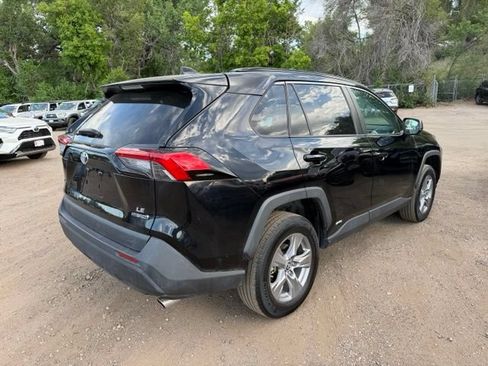 Used 2022 Toyota RAV4 LE AWD/4WD image 6