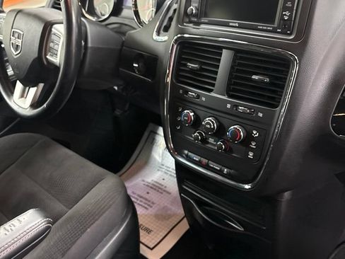 Used 2018 Dodge Grand Caravan SE FWD image 24