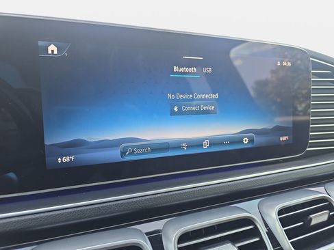 Used 2024 Mercedes-Benz GLS 580 4MATIC image 21