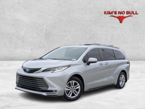 Certified 2024 Toyota Sienna Limited FWD image 1