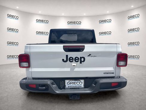 Used 2021 Jeep Gladiator Sport AWD/4WD image 3