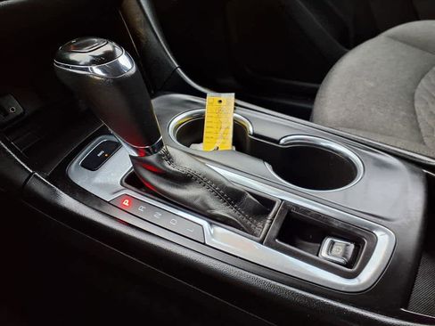 Used 2018 Chevrolet Equinox LT image 15