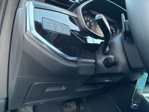 Used 2025 Audi Q3 2.0T Premium image 34