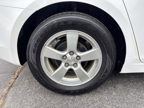 Used 2015 Chevrolet Cruze LT image 31