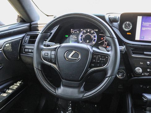 Certified 2025 Lexus ES 300h w/ Luxury Package FWD image 16