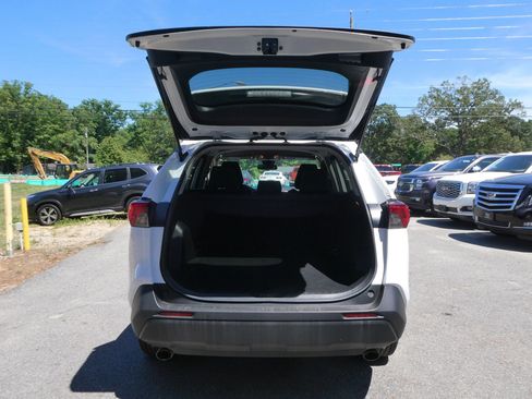 Used 2021 Toyota RAV4 XLE AWD/4WD image 7