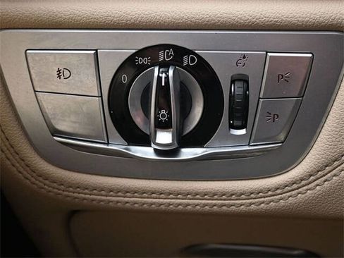 Used 2018 BMW 740i image 34