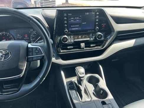 Used 2022 Toyota Highlander XSE FWD image 20