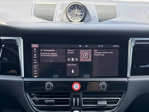 Certified 2022 Porsche Macan AWD/4WD image 27