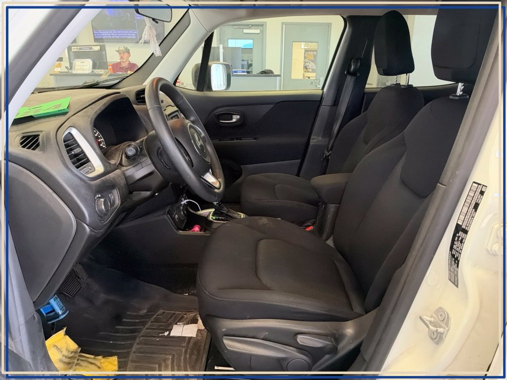 Used 2020 Jeep Renegade Sport w/ Sport Appearance Group AWD/4WD image 2