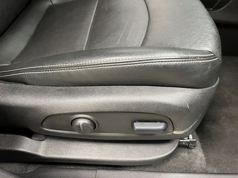 Used 2024 GMC Terrain SLT image 31