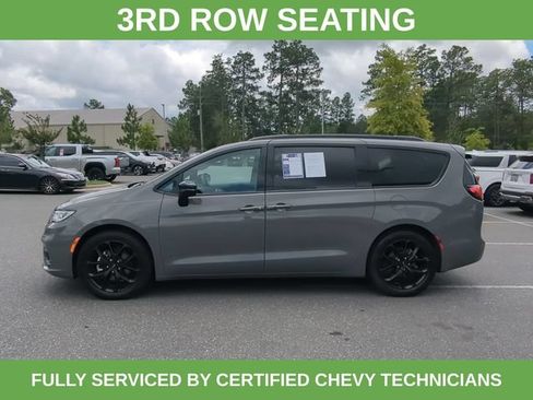 Used 2025 Chrysler Pacifica Limited FWD image 10